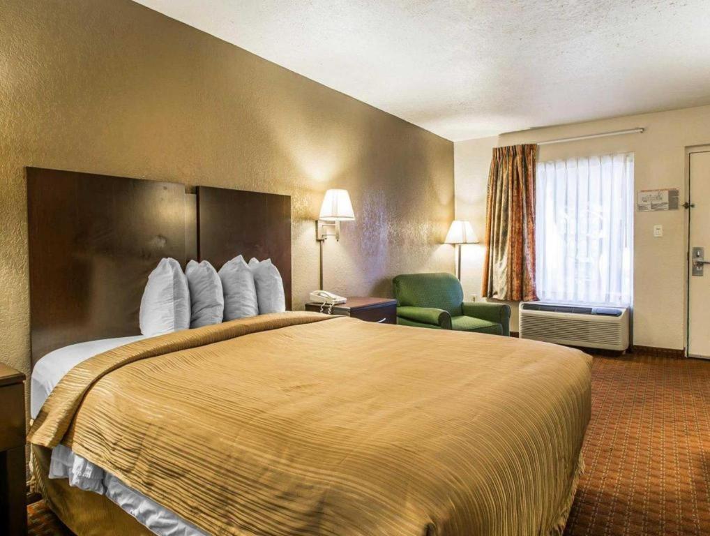 Quality Inn & Suites Near Панама-Сити Экстерьер фото