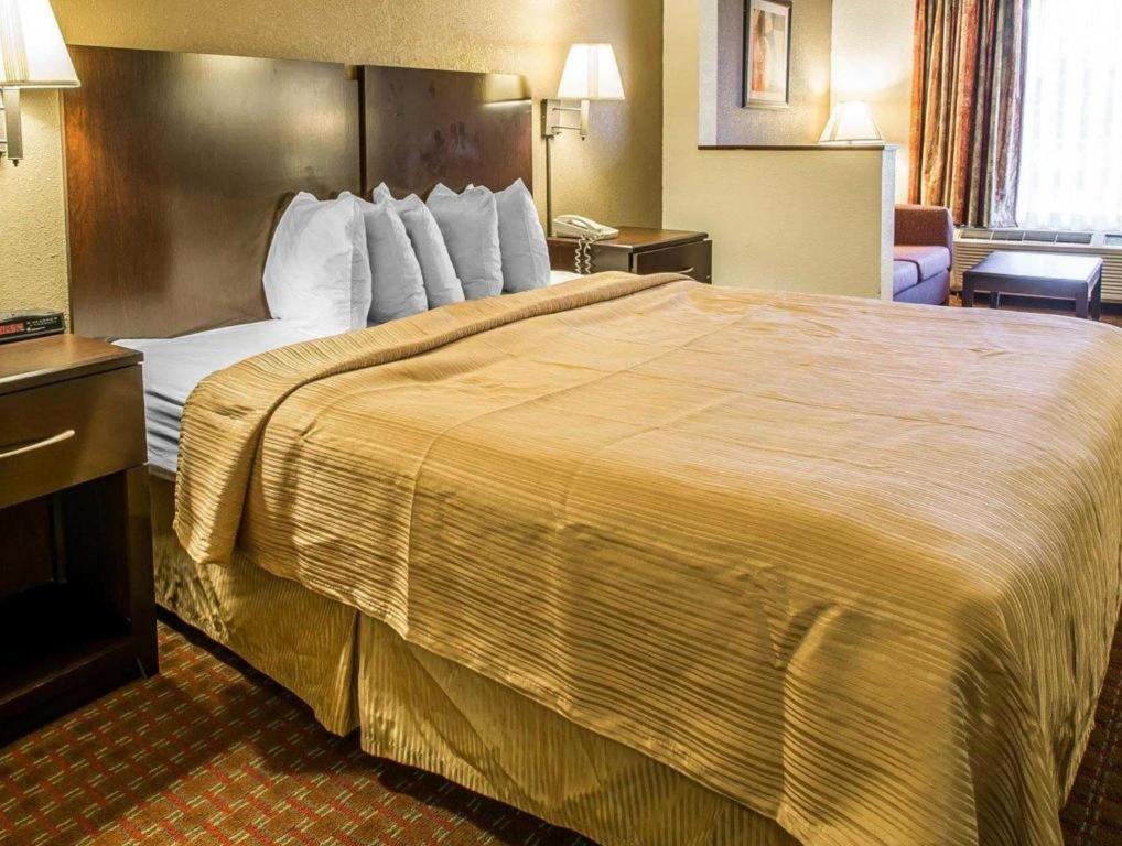 Quality Inn & Suites Near Панама-Сити Экстерьер фото
