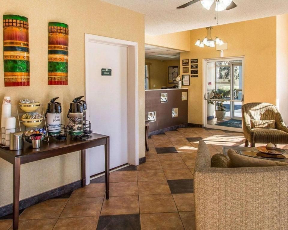 Quality Inn & Suites Near Панама-Сити Экстерьер фото
